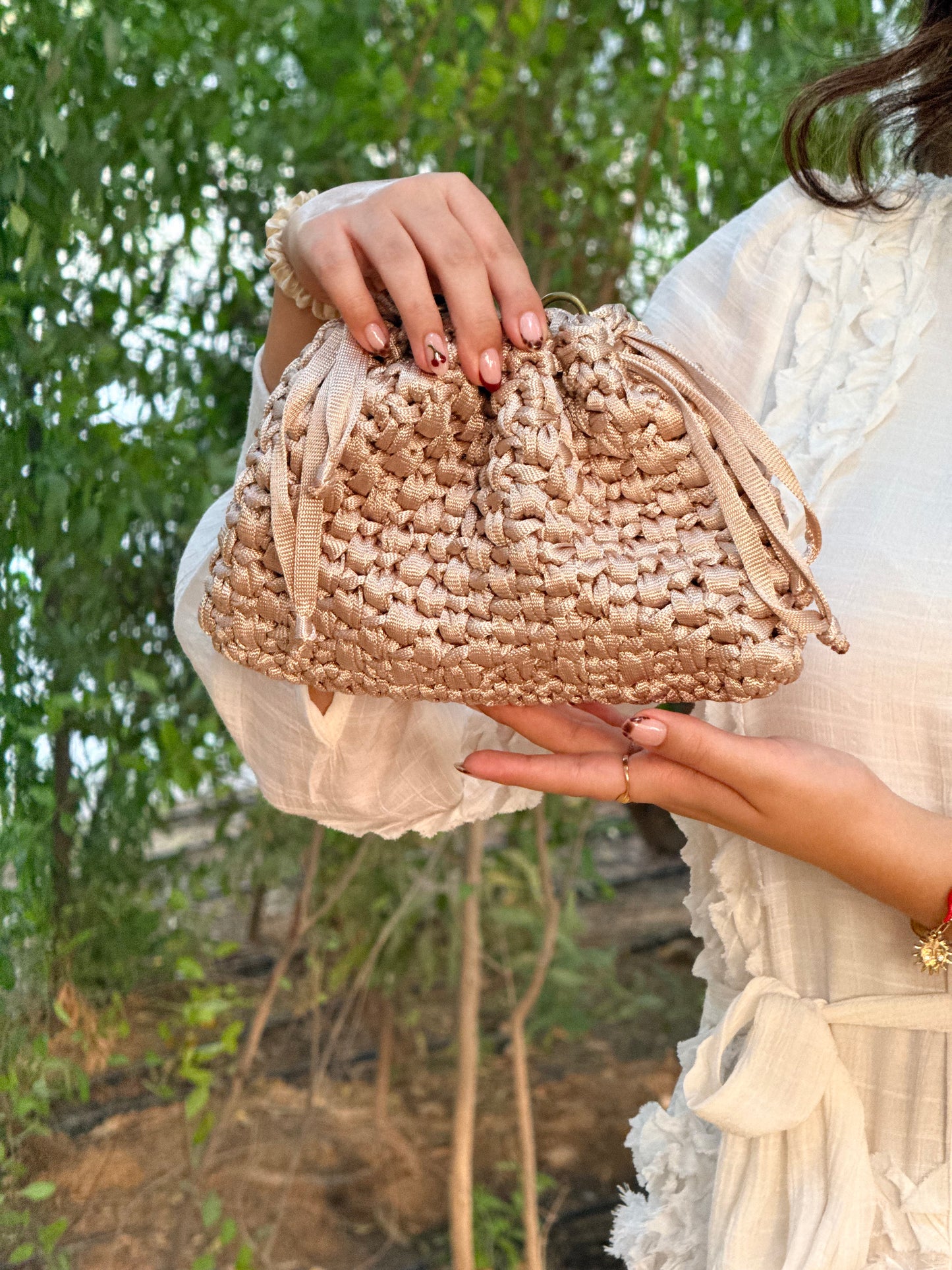 شنطة خفيفة، عمليّة، وأنيقة 👛💫