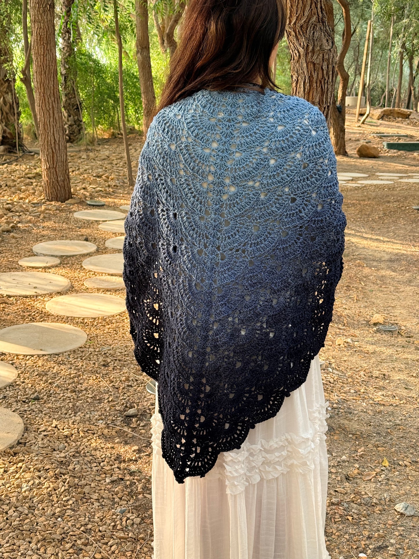 شال يكمّل إطلالتك الشتوية 🍂