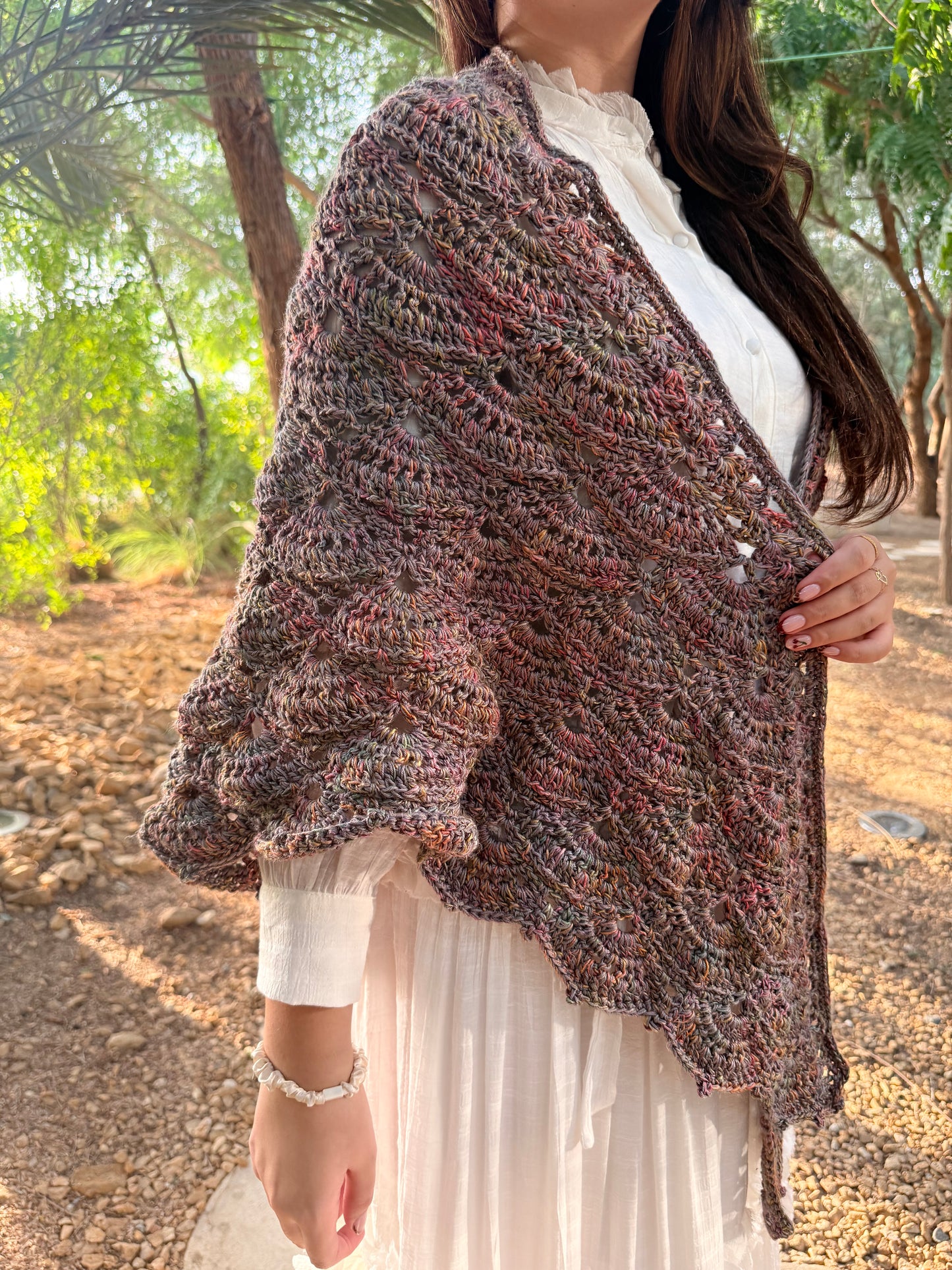 شال يكمّل إطلالتك الشتوية 🍂