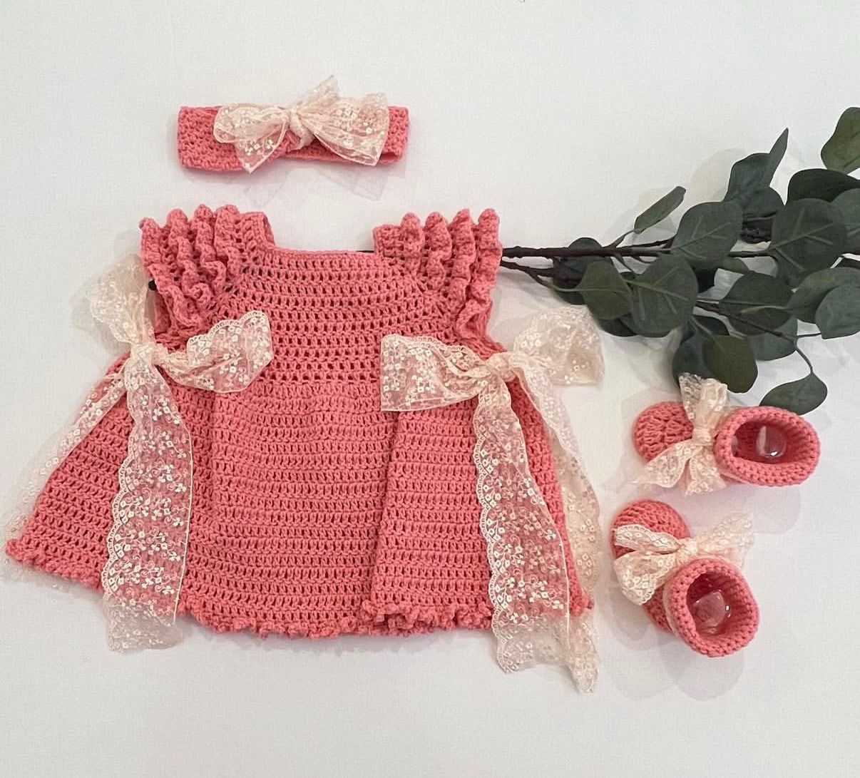 طقم مواليد كروشيه وردي أنيق