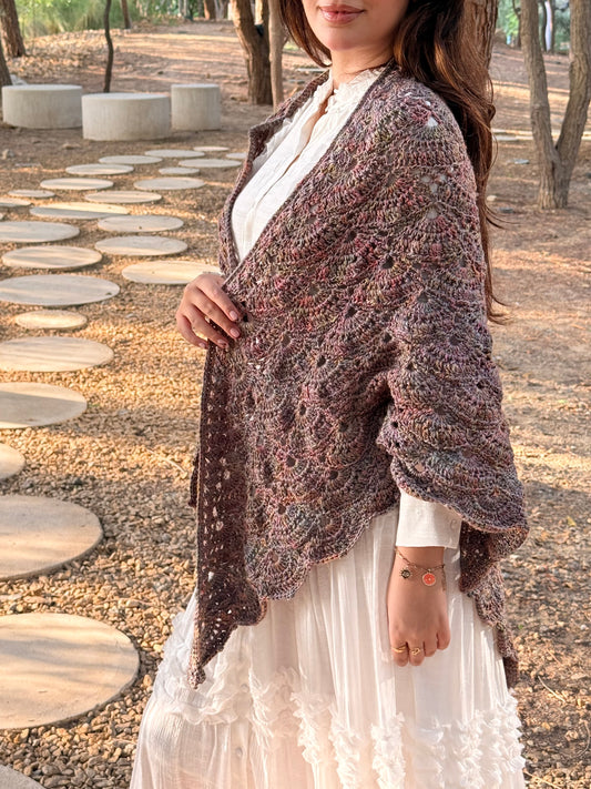 شال يكمّل إطلالتك الشتوية 🍂