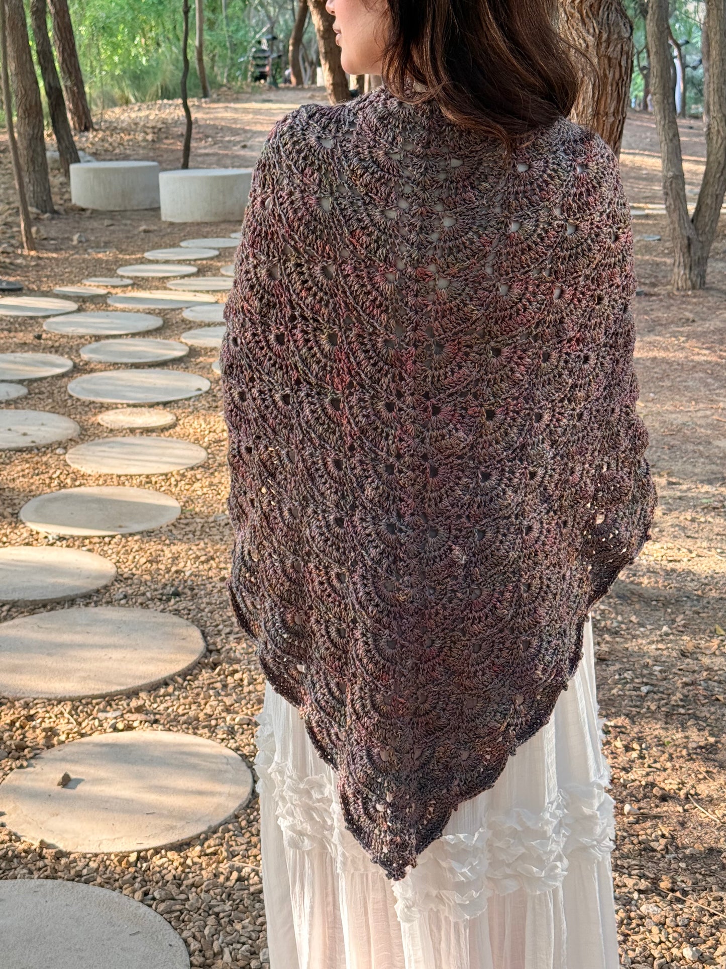 شال يكمّل إطلالتك الشتوية 🍂