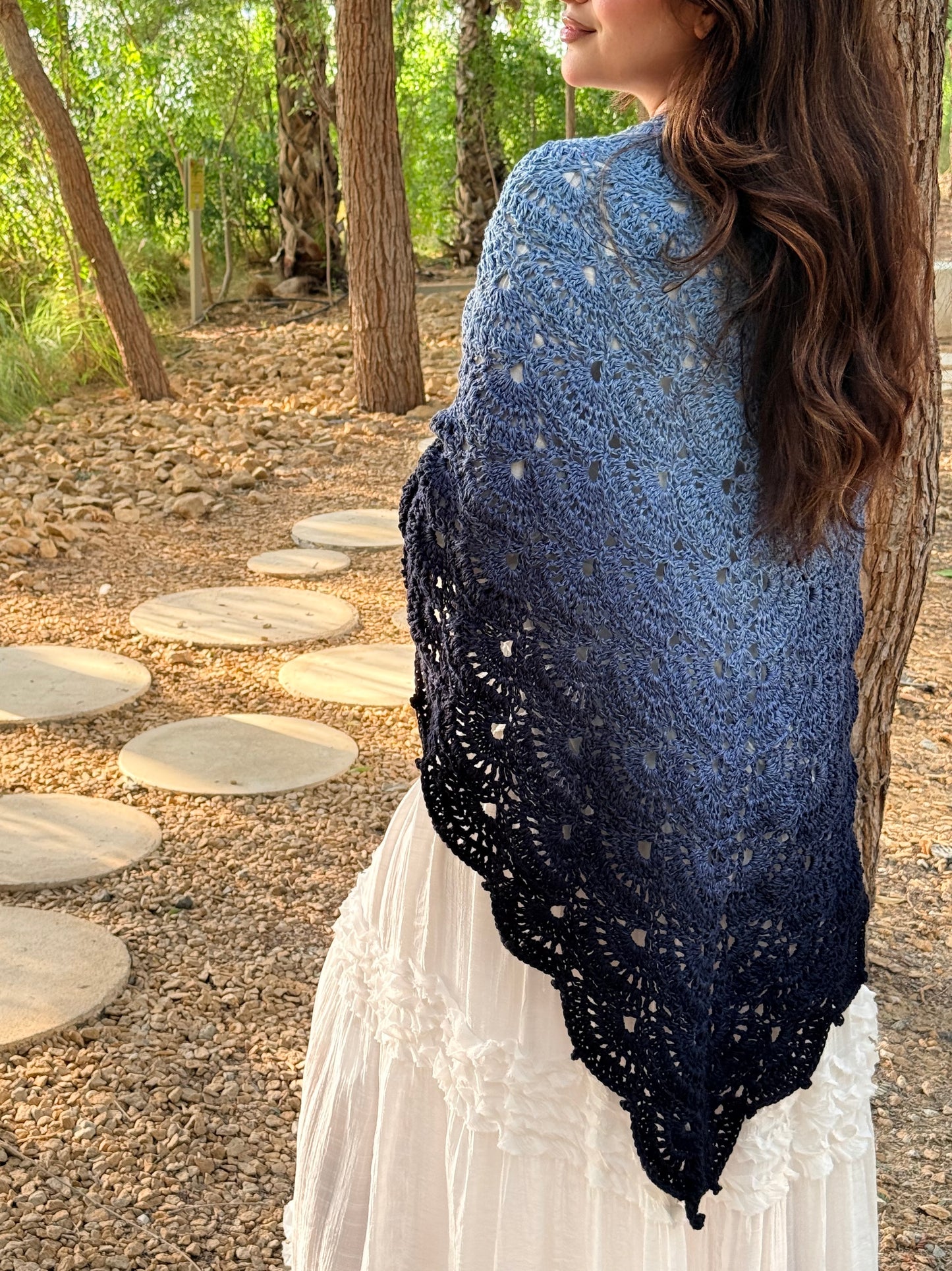 شال يكمّل إطلالتك الشتوية 🍂