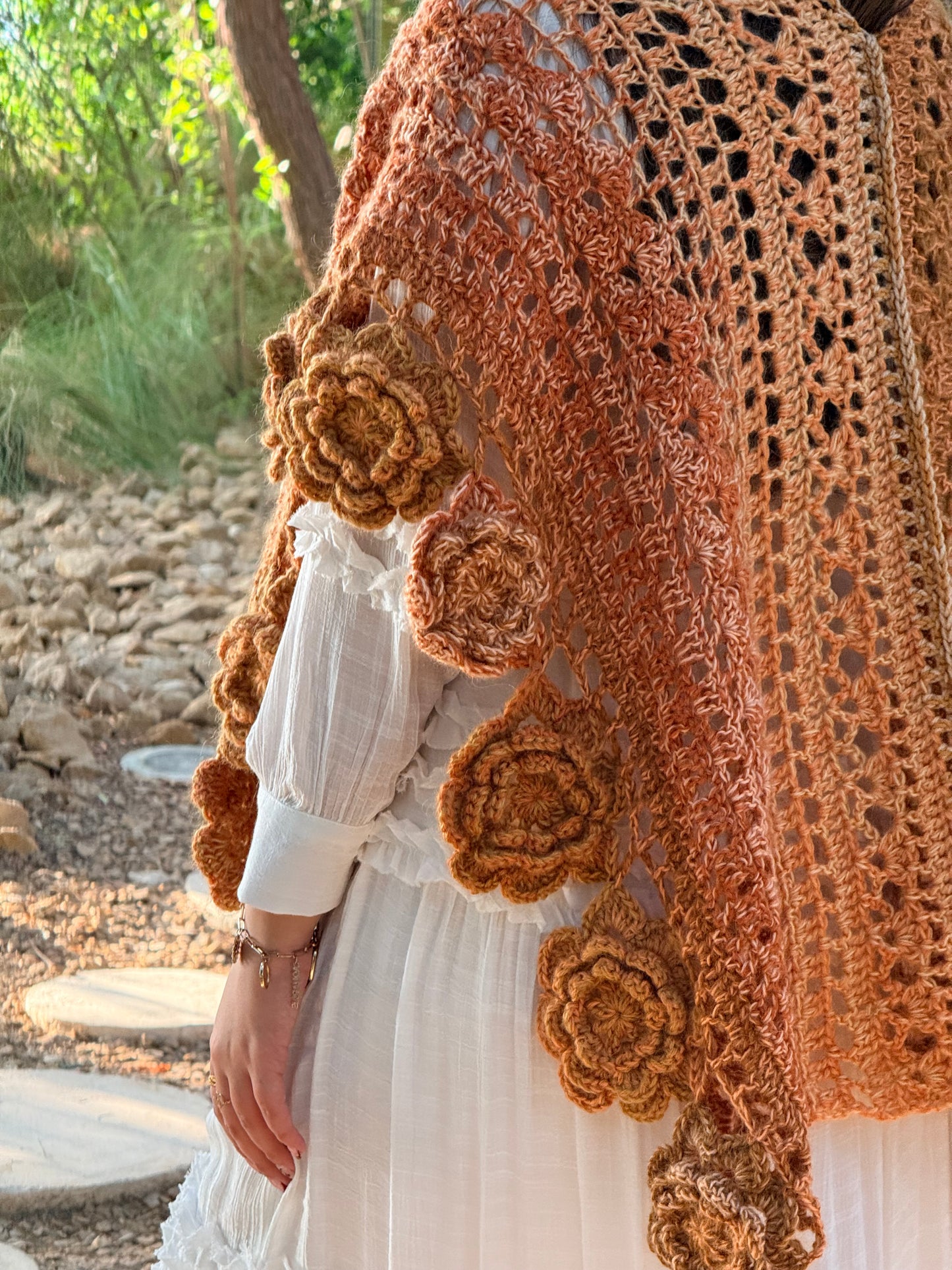 شال يكمّل إطلالتك الشتوية 🍂