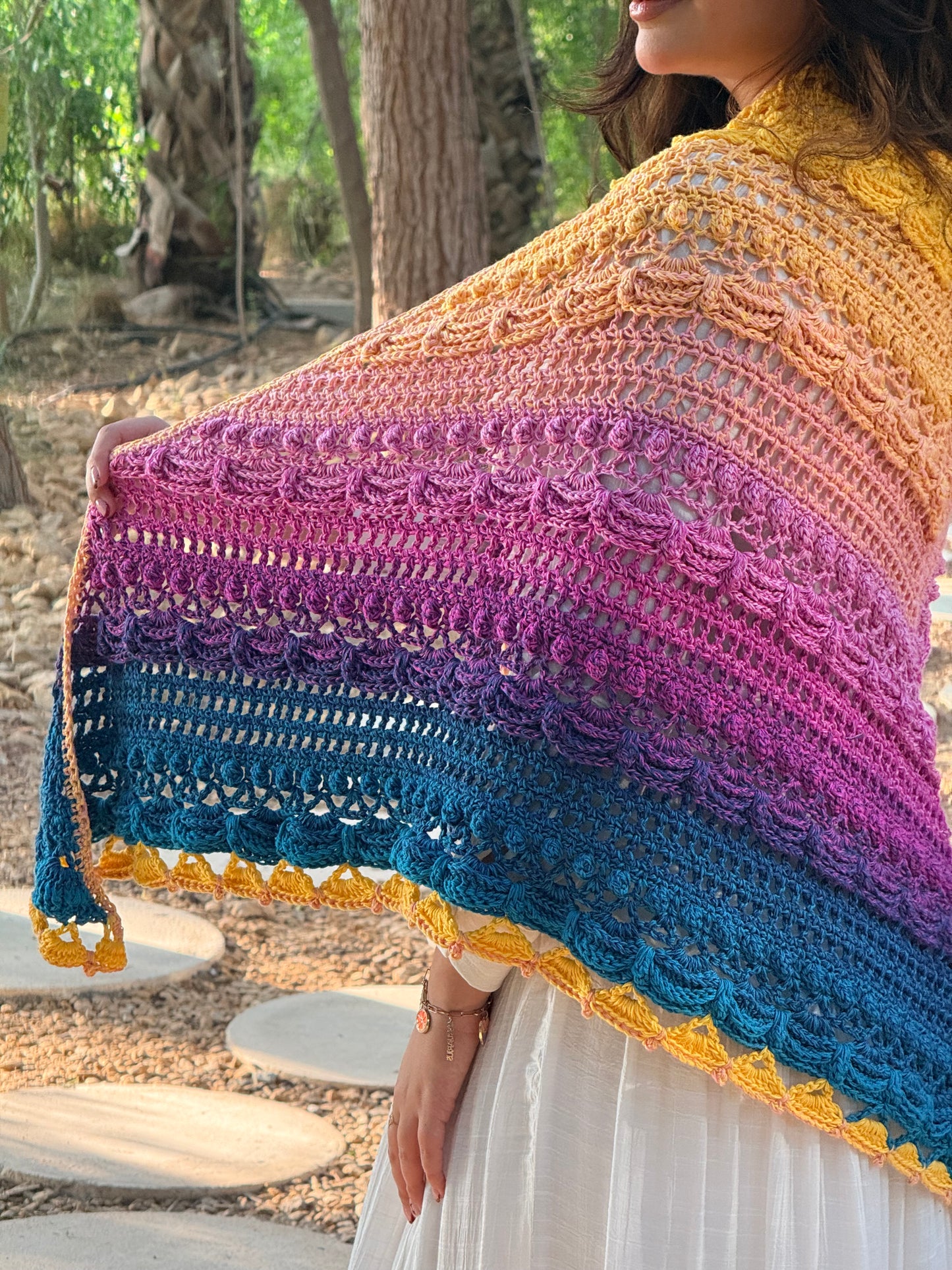 شال يكمّل إطلالتك الشتوية 🍂