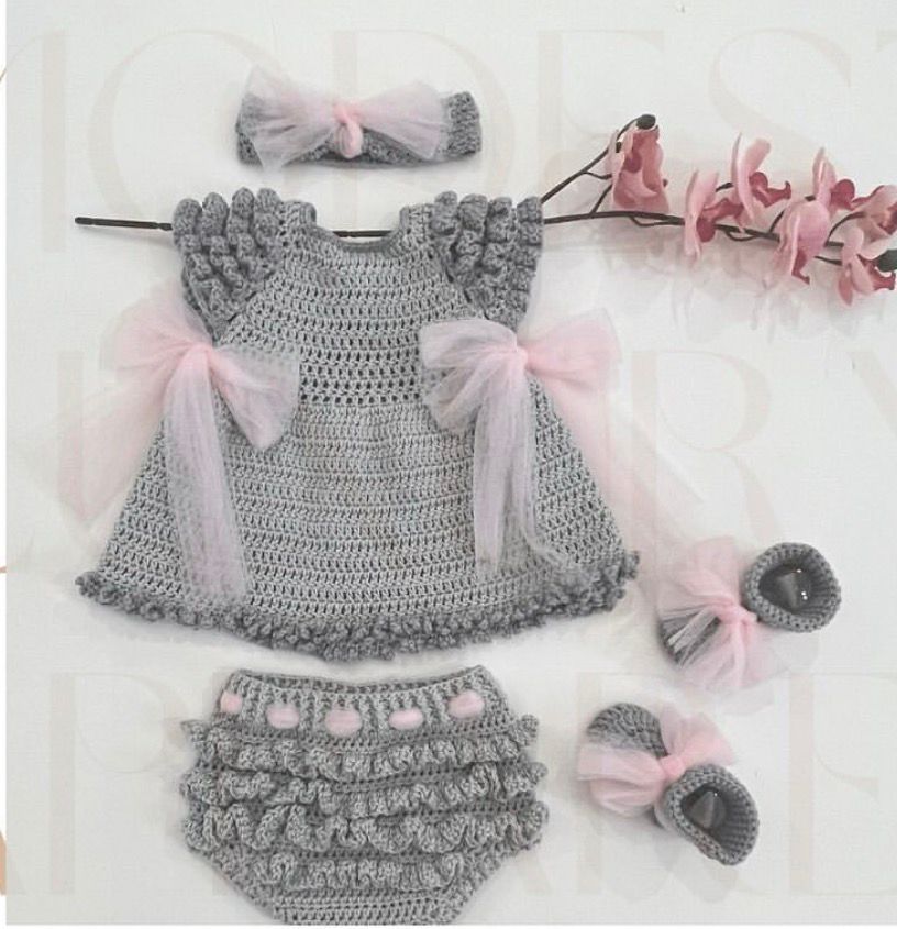 فستان مواليد كروشيه  بلون رمادي أنيق