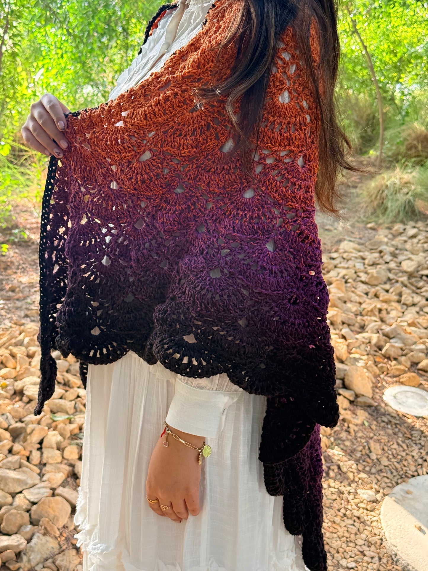 شال يكمّل إطلالتك الشتوية 🍂