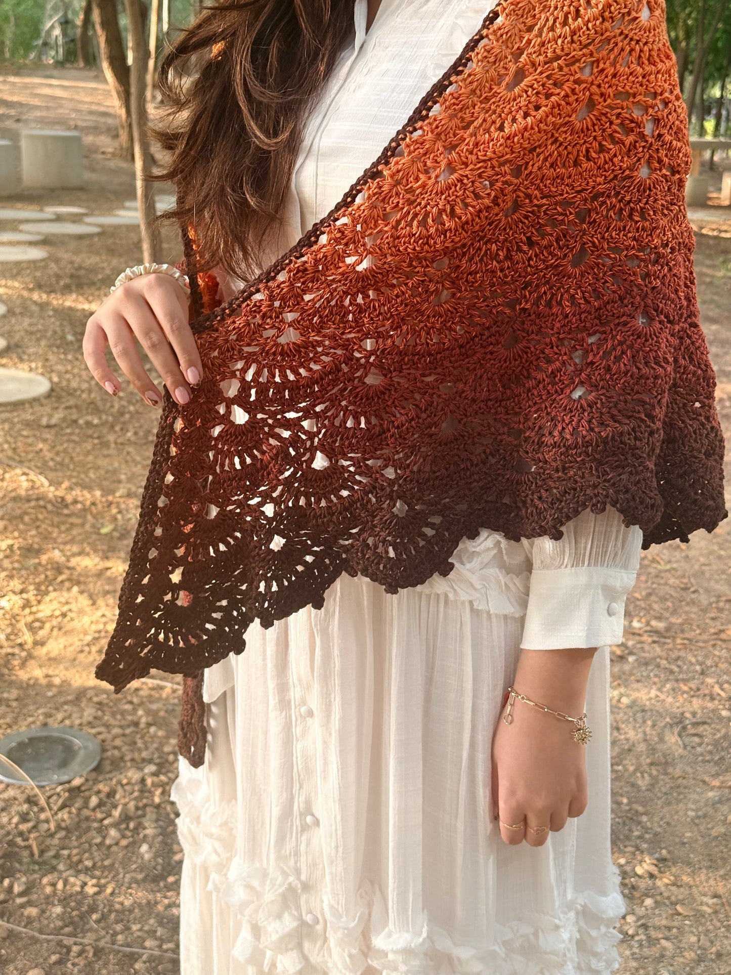 شال يكمّل إطلالتك الشتوية 🍂