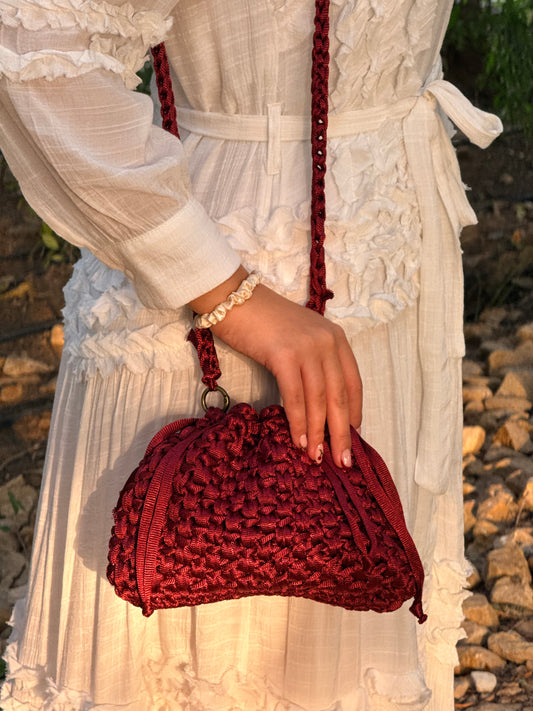 شنطة خفيفة، عمليّة، وأنيقة 👛💫