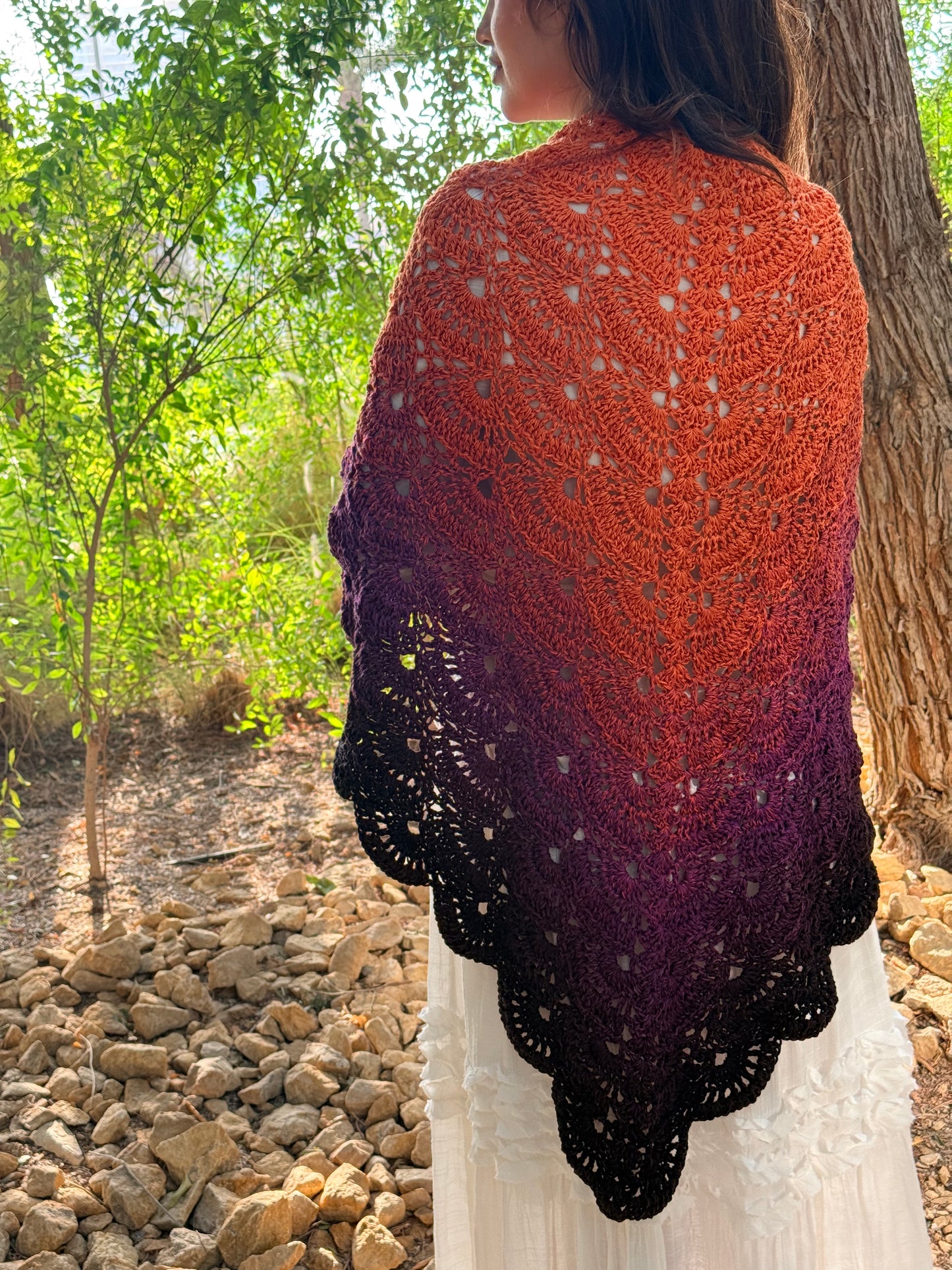 شال يكمّل إطلالتك الشتوية 🍂