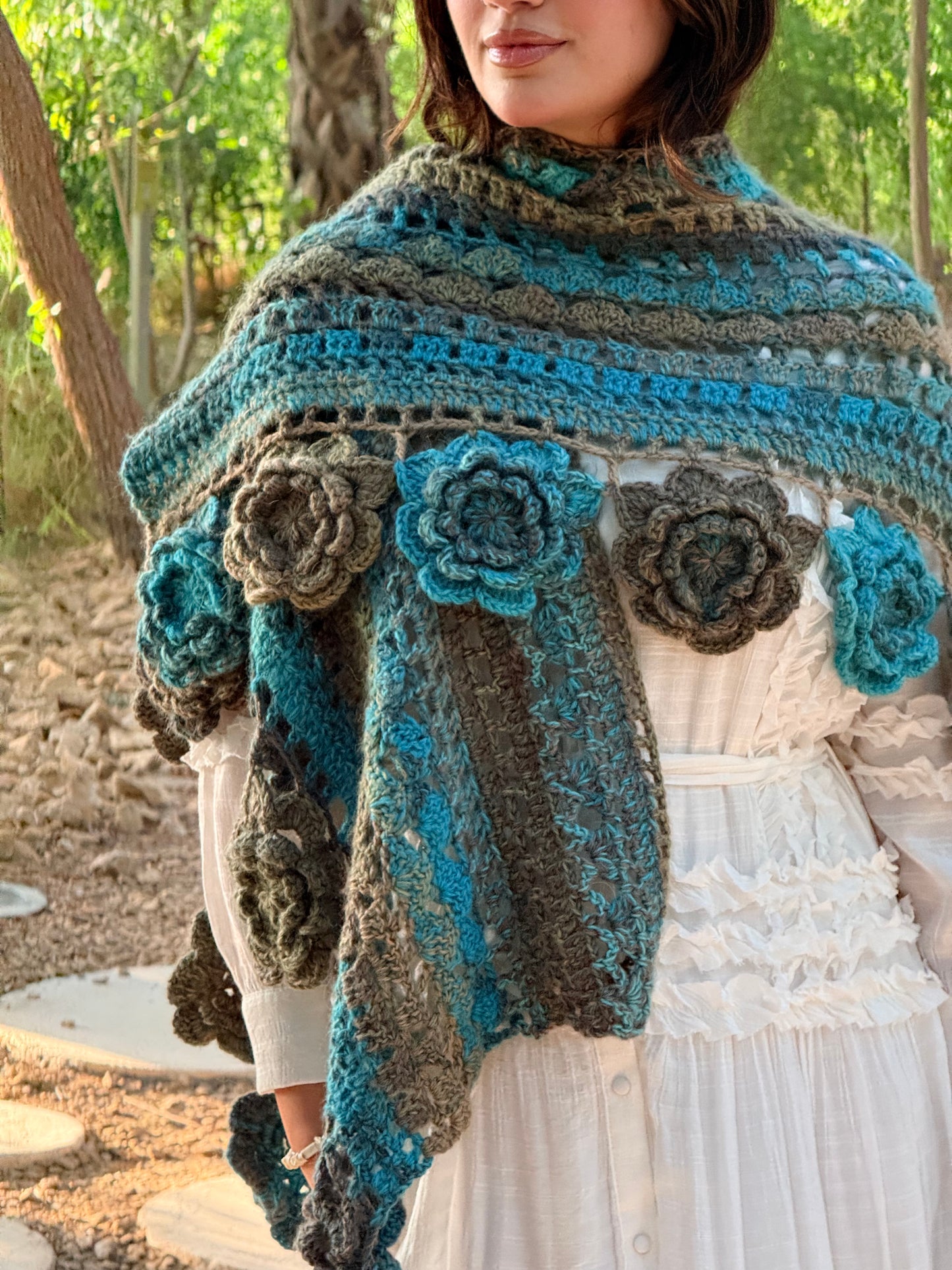 شال يكمّل إطلالتك الشتوية 🍂